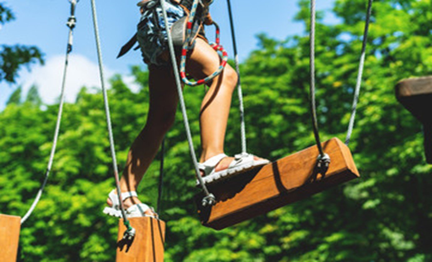 Ropes course challenge game for team building